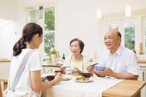家族団らん_ご飯